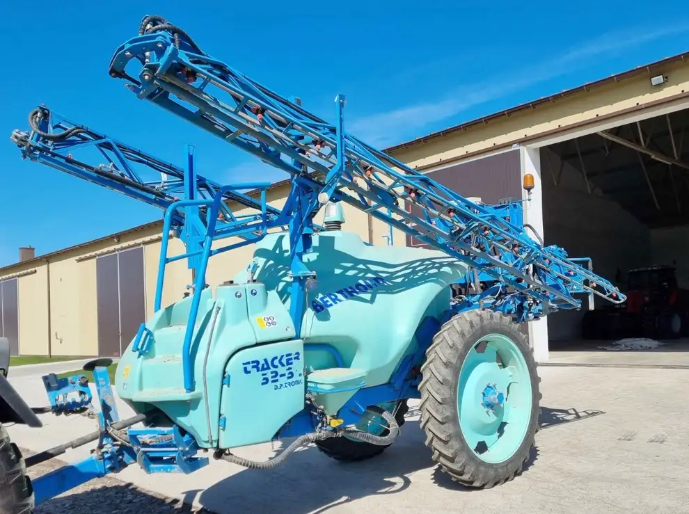 Używany opryskiwacz polowy przyczepiany Berthoud